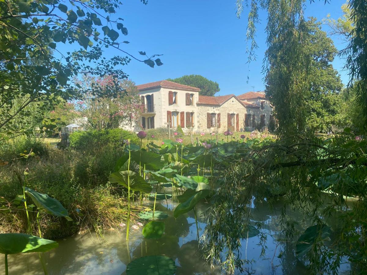 Bed and Breakfast Domaine De Baise Feugarolles Esterno foto
