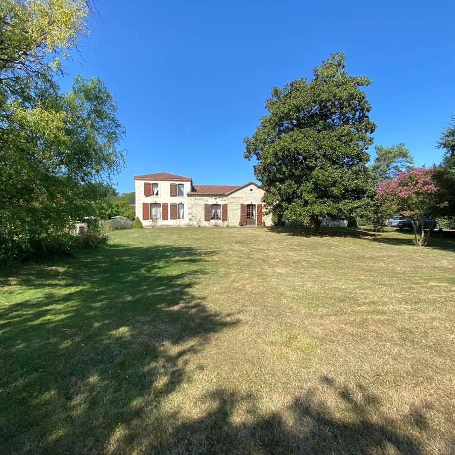 Bed and Breakfast Domaine De Baise Feugarolles Esterno foto